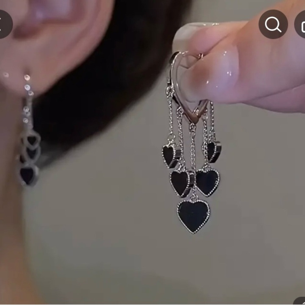 Black Heart Dangle Earrings New